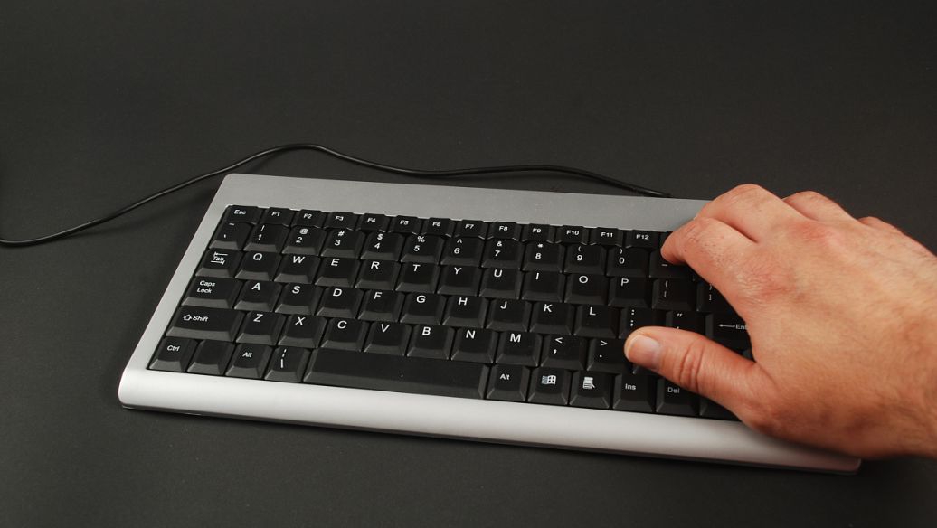 2026年粉色机械键盘推荐：颜值与手感并存的5款高性价比之选-3