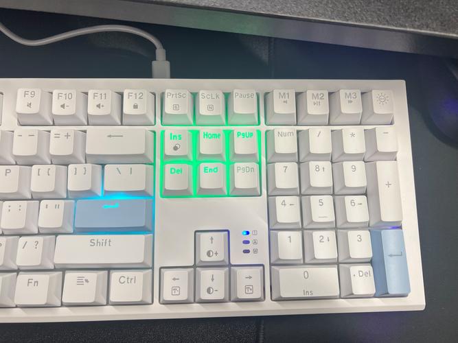 机械键盘不打油？这3个PBT键帽材质型号让你告别油腻-1