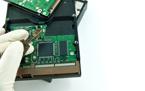原厂颗粒固态硬盘怎么选？这3个参数帮你避坑