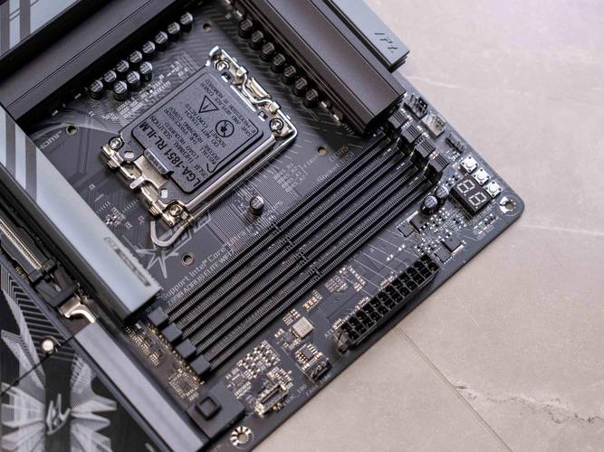 Z890主板实测：性能提升明显，这3个升级点值得升级吗？-5
