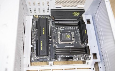 微星MAG PANO M110L机箱评测：海景房新秀值不值得买？