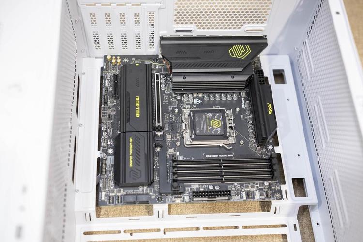 微星MAG PANO M110L机箱评测：海景房新秀值不值得买？-1