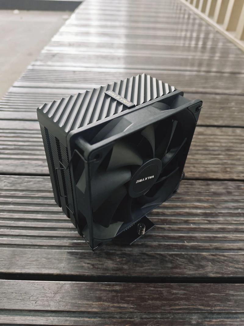 瓦尔基里散热器怎么选？实测告诉你哪款压得住旗舰CPU-4