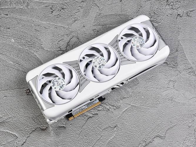 RTX 5070首发评测:性能比4070强多少?值不值得买?-1 RTX 5070首发评测:性能比4070强多少?值不值得买?-1