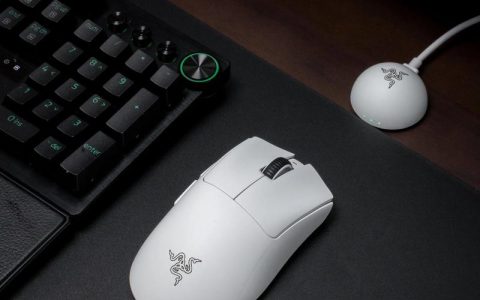 雷蛇毒蝰V4 Pro评测：4K无线竞技鼠标值不值得买？