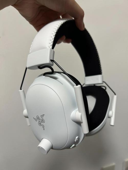 雷蛇旋风黑鲨V2 Pro深度评测：电竞耳机降噪与音质表现如何？-3