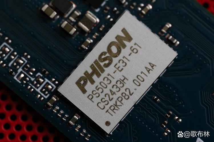 2026年PCIe 5.0硬盘怎么选？这3款旗舰性能实测不踩坑-4