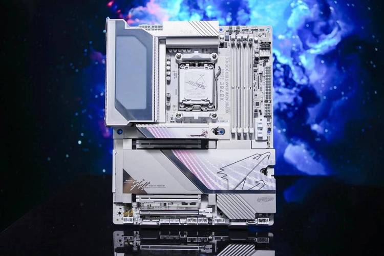 技嘉X870E超级冰雕评测：旗舰级AM5主板到底值不值？-5