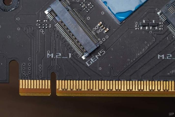 2026年PCIe 5.0硬盘怎么选？这3款旗舰性能实测不踩坑-1