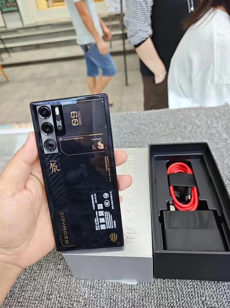 红魔全系横评：从散热到帧率，谁才是真·游戏手机？
