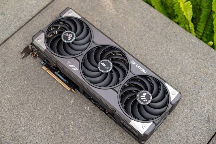 RTX 5070 Ti首发评测：性能暴增还是挤牙膏？实测结果告诉你-3