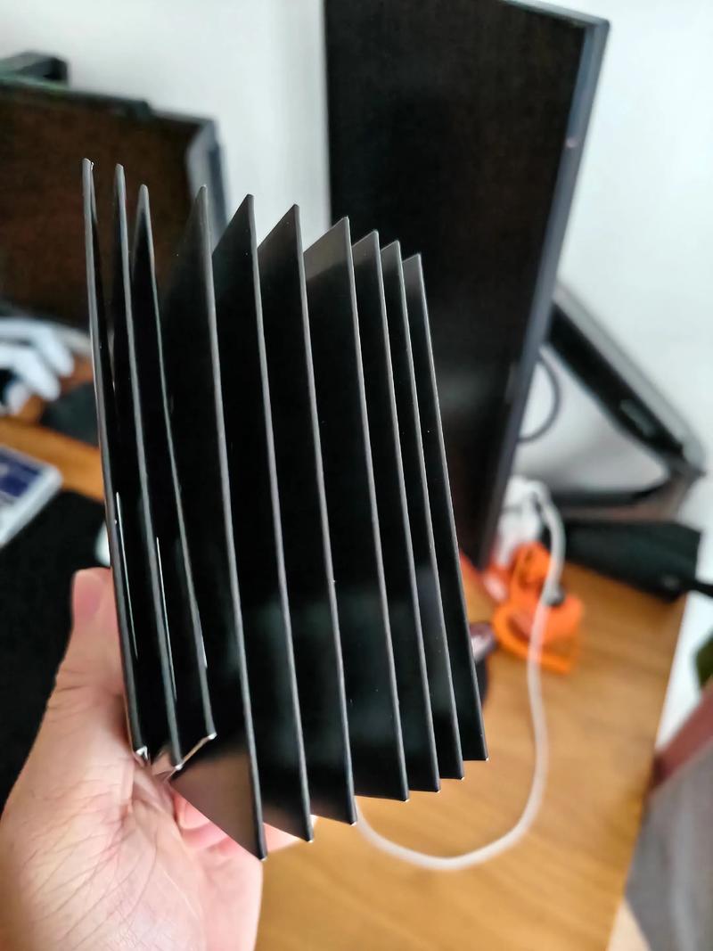鼠标脚贴怎么选？3分钟看懂材质、厚度与手感差异