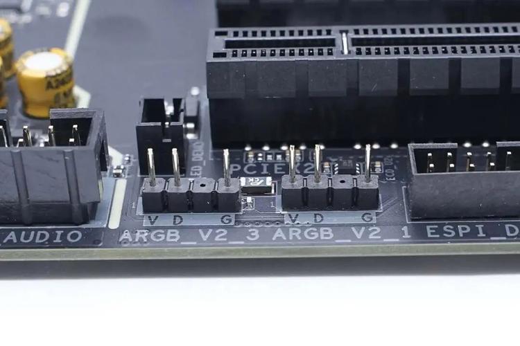 主板USB4接口到底强在哪？实测告诉你值不值得升级-2