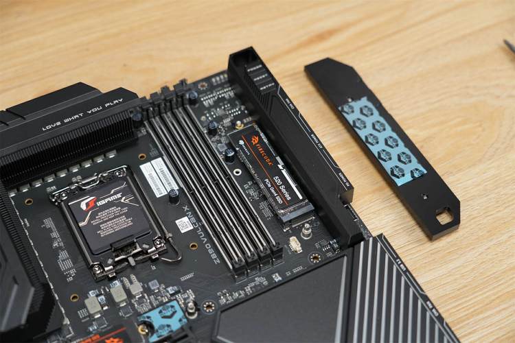 iGame Z890 VULCAN 评测：性能旗舰到底值不值得买？