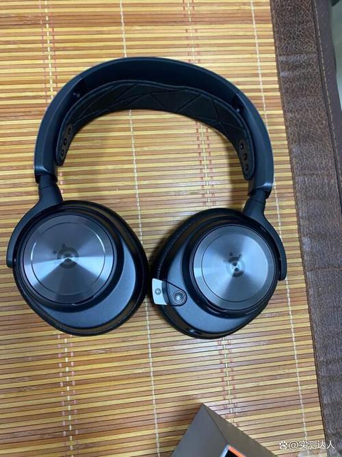 赛睿Arctis Nova Pro深度评测：游戏耳机音质与佩戴舒适度详解-4