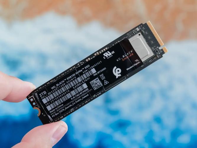 闪迪SN8100上手实测：速度与发热，到底值不值得买？