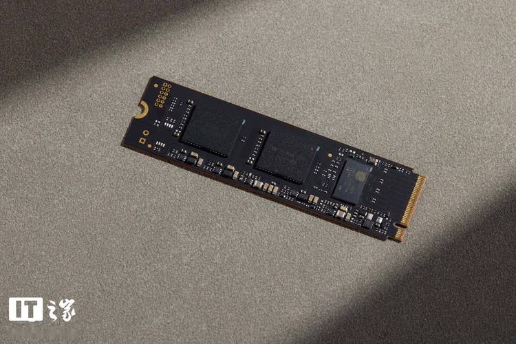 PCIe 5.0固态硬盘怎么选？实测3款旗舰型号速度与散热-4
