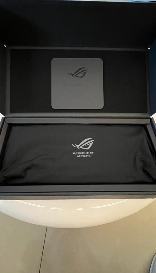 ROG Azoth 评测:这把客制化键盘凭什么卖这么贵?-1 ROG Azoth 评测:这把客制化键盘凭什么卖这么贵?-1