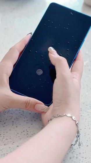 打游戏手汗多?实测3款湿手触控不中断的游戏手机-2 打游戏手汗多?实测3款湿手触控不中断的游戏手机-2