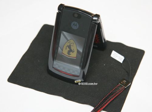 RAZR² V9 - 翻盖复古智能手机_百科资料-2