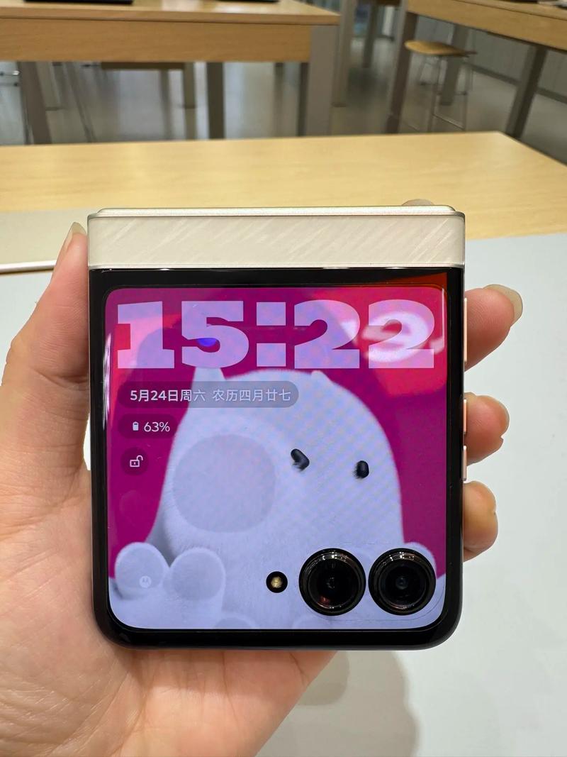 Razr 60 Pro - 折叠屏旗舰智能手机_资料手册-2