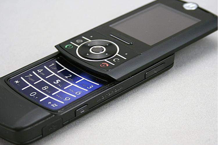 摩托罗拉 RIZR Z8 - 滑盖多媒体手机_资料手册-3