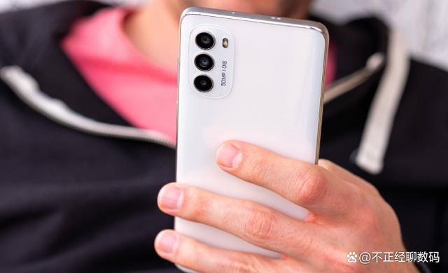 摩托罗拉 Moto G82 - 高刷屏中端手机_资料库-4 摩托罗拉 Moto G82 - 高刷屏中端手机_资料库-4