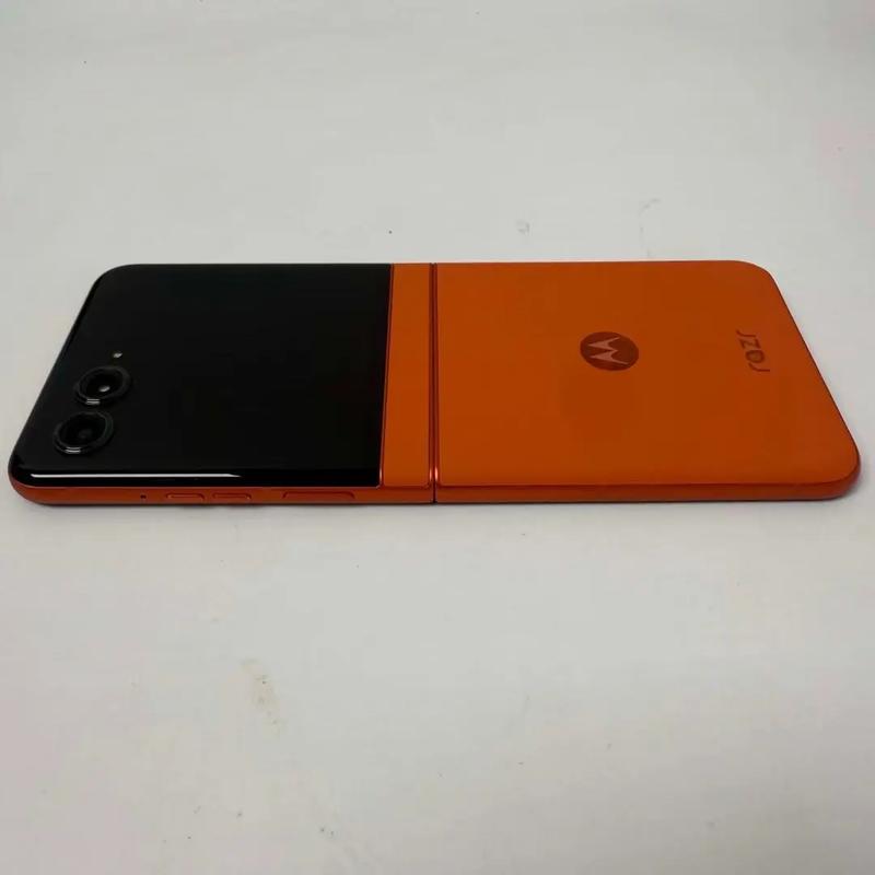 Razr 50 - 折叠屏智能手机_资料手册-3