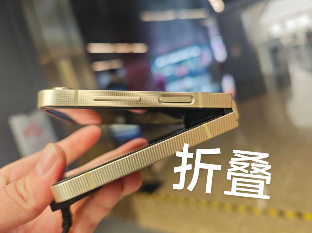 三星 W25 Flip - 折叠屏智能手机_资料手册-2 三星 W25 Flip - 折叠屏智能手机_资料手册-2