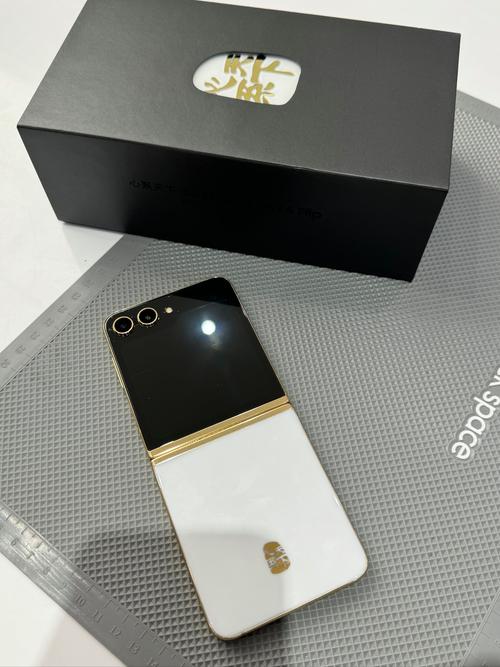 三星 W24 Flip – 折叠屏智能手机_百科资料