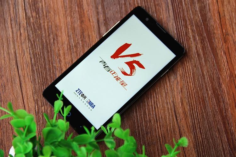 中兴V5 - 高清大屏智能手机_百科资料-1