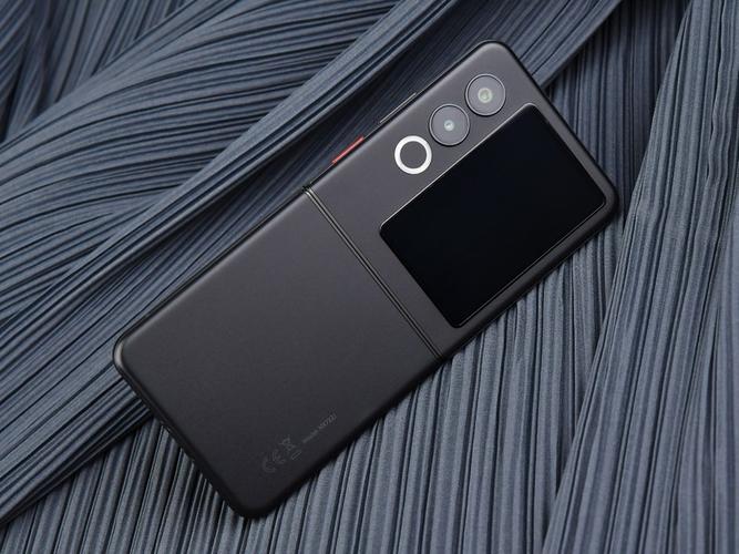 努比亚Flip 2 - 折叠屏5G手机_资料手册-4 努比亚Flip 2 - 折叠屏5G手机_资料手册-4