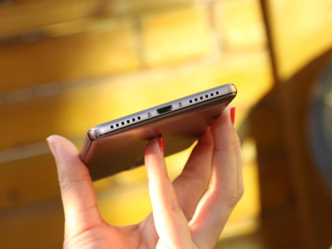 金立 M6s Plus - 商务续航智能手机_资料库-3 金立 M6s Plus - 商务续航智能手机_资料库-3