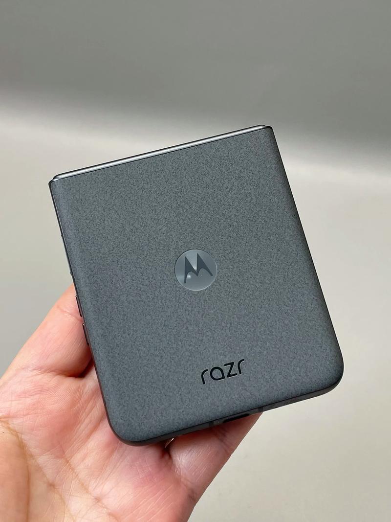 摩托罗拉 RAZR V10 - 翻盖折叠手机_资料手册-2