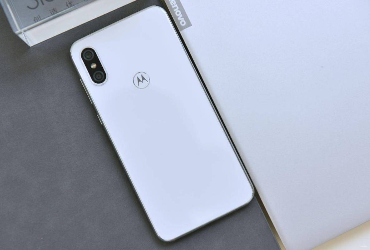 摩托罗拉 Moto P30 - 时尚拍照手机_资料库-4 摩托罗拉 Moto P30 - 时尚拍照手机_资料库-4