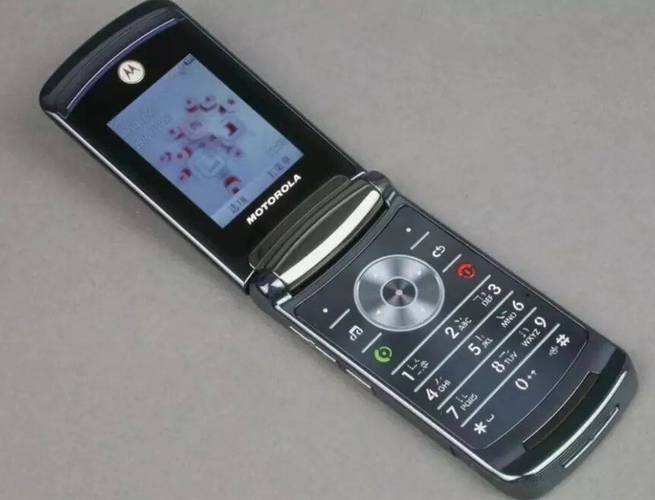 摩托罗拉 RAZR V8 - 翻盖经典手机_百科资料-5