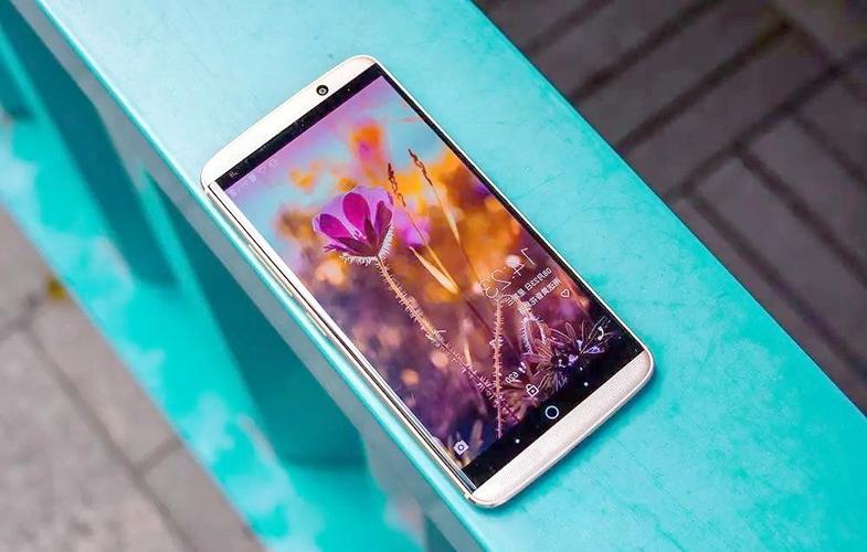 中兴Axon 7s - 双摄旗舰智能手机_资料手册-2 中兴Axon 7s - 双摄旗舰智能手机_资料手册-2