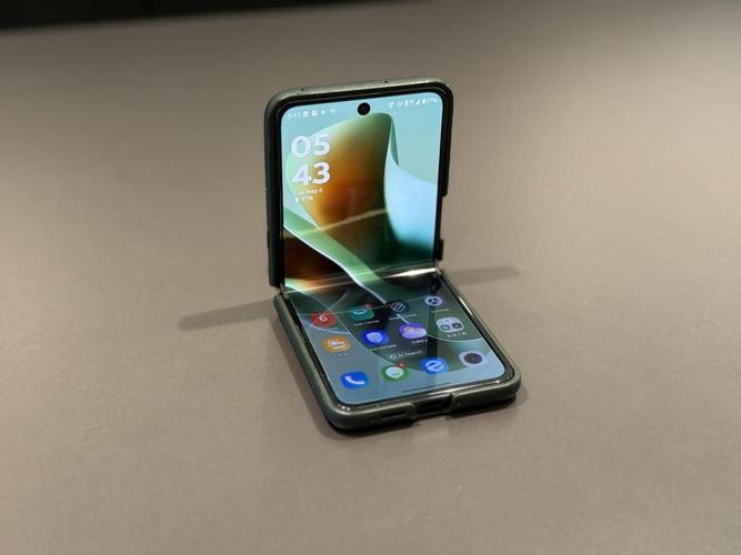 联想moto Razr 60 Ultra - 折叠旗舰智能手机_百科资料-3