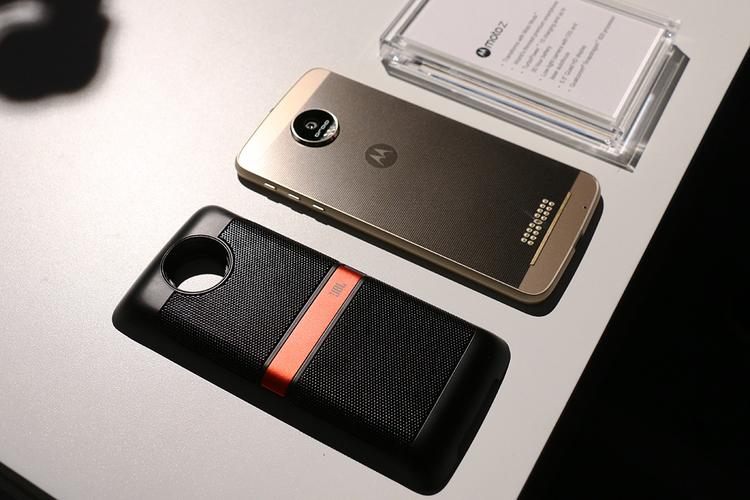 Moto Z2 Force - 模块化防碎屏手机_资料手册-5