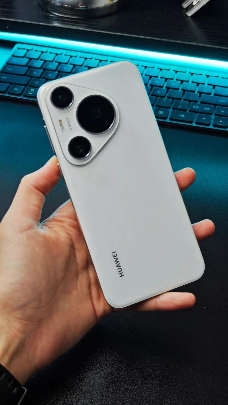华为 Pura 70 Pro+ - 超聚光影像旗舰手机_资料手册-2 华为 Pura 70 Pro+ - 超聚光影像旗舰手机_资料手册-2