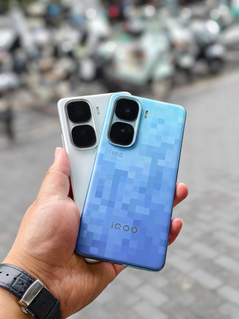 iQOO 10 Pro - 200W闪充旗舰手机_百科资料-2
