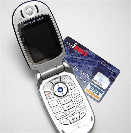 摩托罗拉 E550 - 折叠翻盖手机_资料手册-4 摩托罗拉 E550 - 折叠翻盖手机_资料手册-4