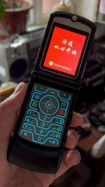 摩托罗拉 RAZR V3 – 超薄翻盖经典手机_资料手册