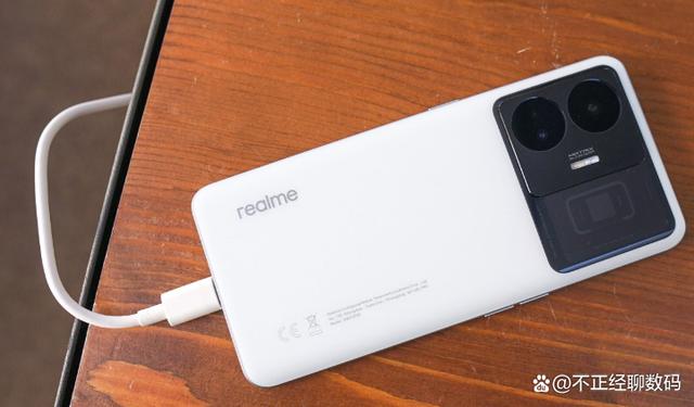 realme GT3 240W - 240W闪充性能旗舰手机_百科资料-2