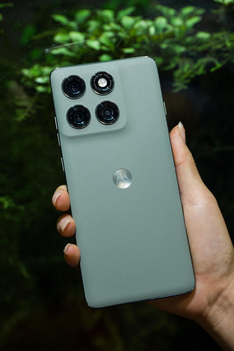 联想moto Edge系列 - 高性能曲面屏手机_百科资料-3