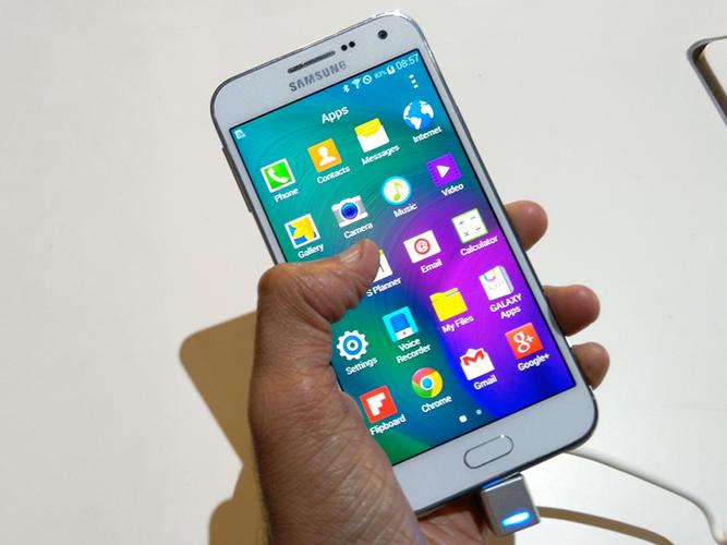 Galaxy E3 - 高清大屏智能手机_资料库-5