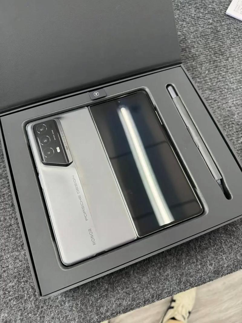 荣耀Magic V2 RSR 保时捷设计 – 折叠旗舰手机_百科资料