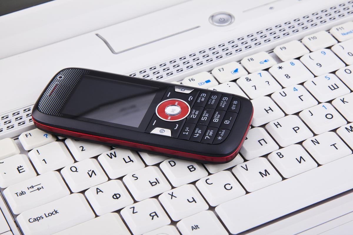摩托罗拉 Razr 70 - 折叠屏智能手机_百科资料-5