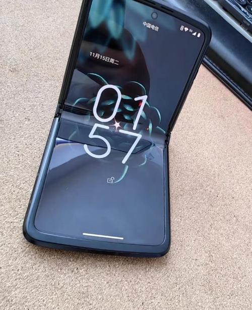 摩托罗拉 Moto razr 2022 - 折叠屏旗舰智能手机_资料手册-2