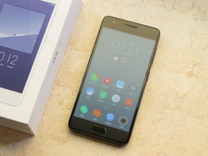 联想ZUK Z2里约版 - 小屏超长续航手机_资料手册-4 联想ZUK Z2里约版 - 小屏超长续航手机_资料手册-4